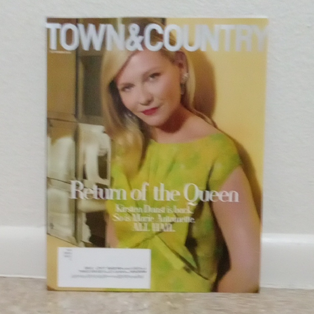 Town & Country Magazine "Return Of The Queen"